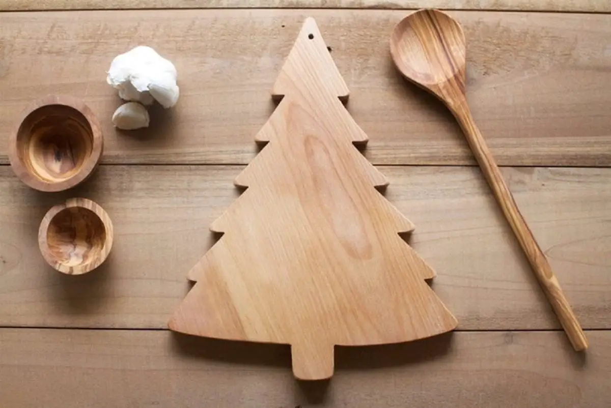 27 Easy Wooden Christmas Crafts to Make and Sell